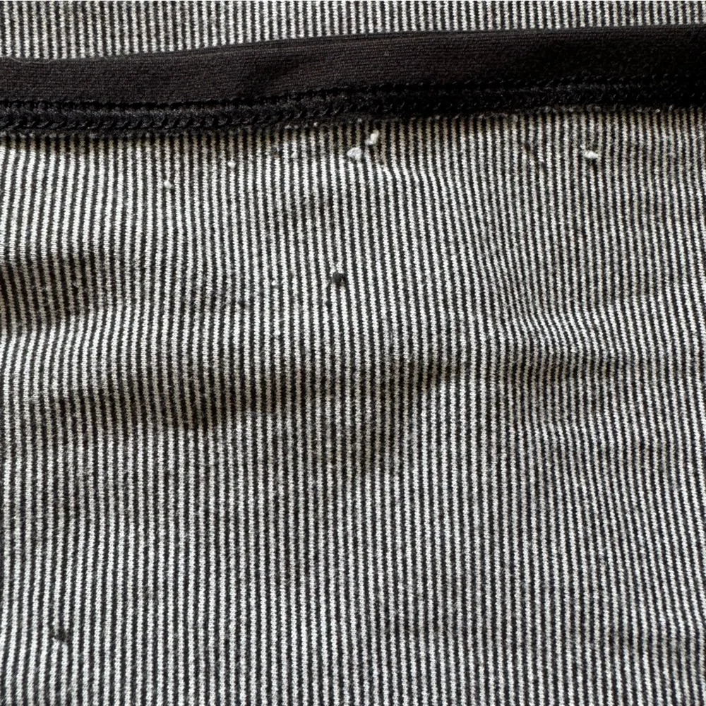 Lululemon Vinyasa Scarf *Rulu in Wee Stripe Black White / Black